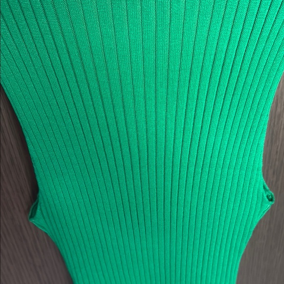 Green Ribbed Ruffle Hem Dress NEW M - Picture 13 of 14